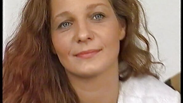 Seksika tagumikuga brünett on saamas persse kõva suure varre poolt